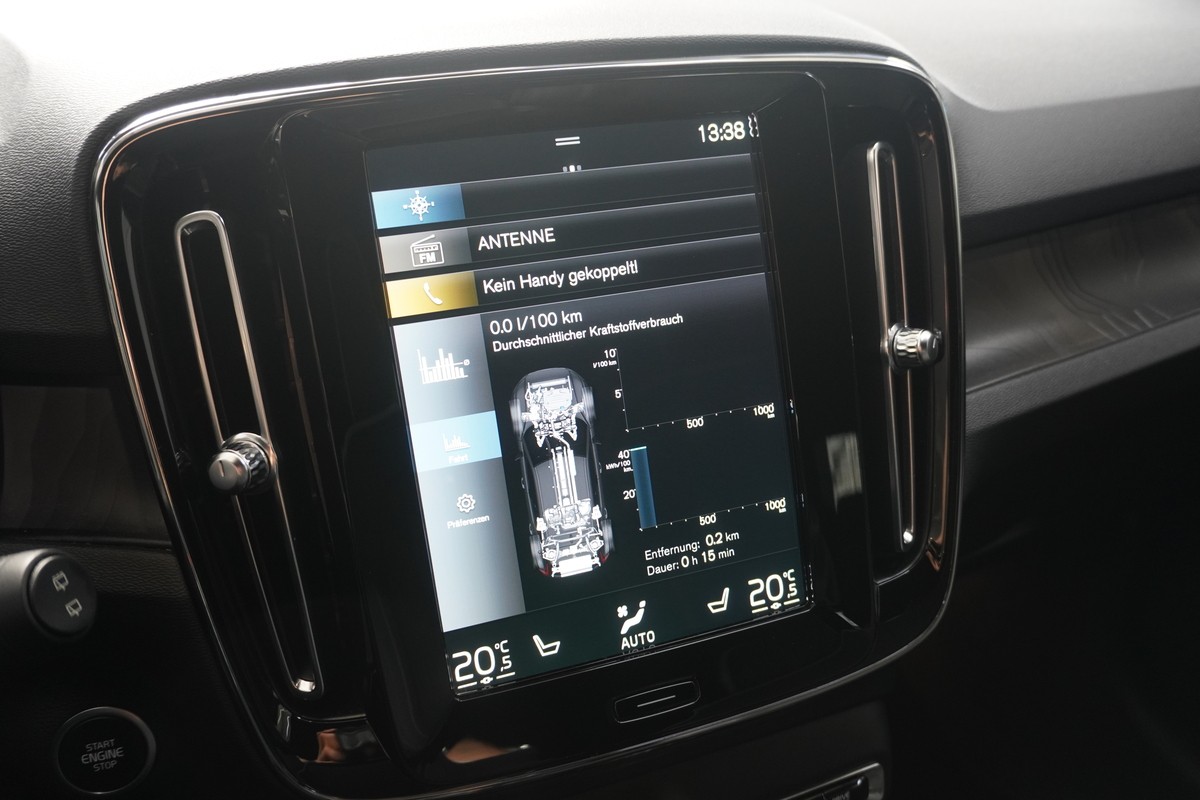 Volvo XC40 T4 Recharge Plus Dark LED ACC CarPlay H&K 360