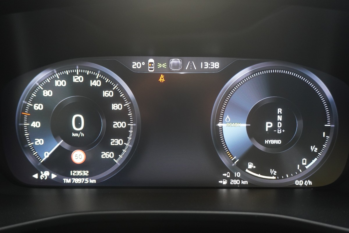 Volvo XC40 T4 Recharge Plus Dark LED ACC CarPlay H&K 360
