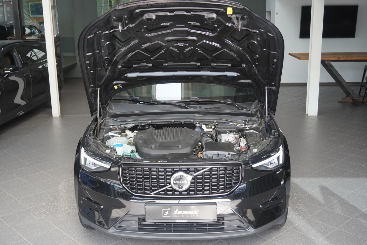 Volvo XC40 T4 Recharge Plus Dark LED ACC CarPlay H&K 360