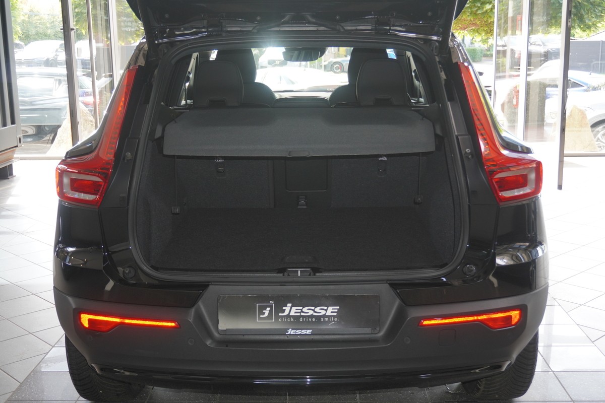 Volvo XC40 T4 Recharge Plus Dark LED ACC CarPlay H&K 360