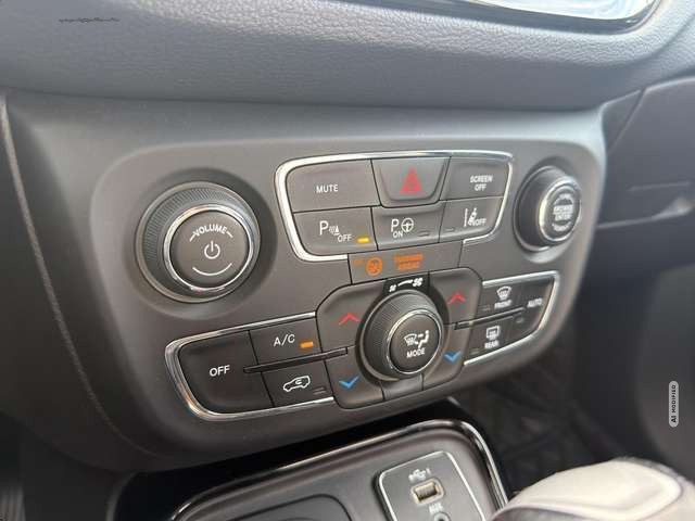 Jeep Compass 1.4 Limited 4WD AUTOMATIK / NAVI / AHK / ACC