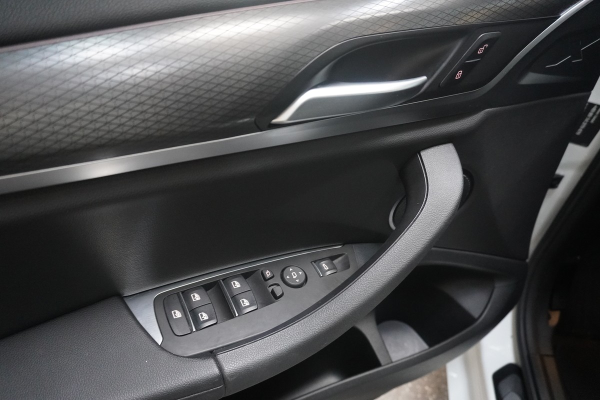 BMW X3  20i xDrive M Sport Shadow LED Leder RCAM