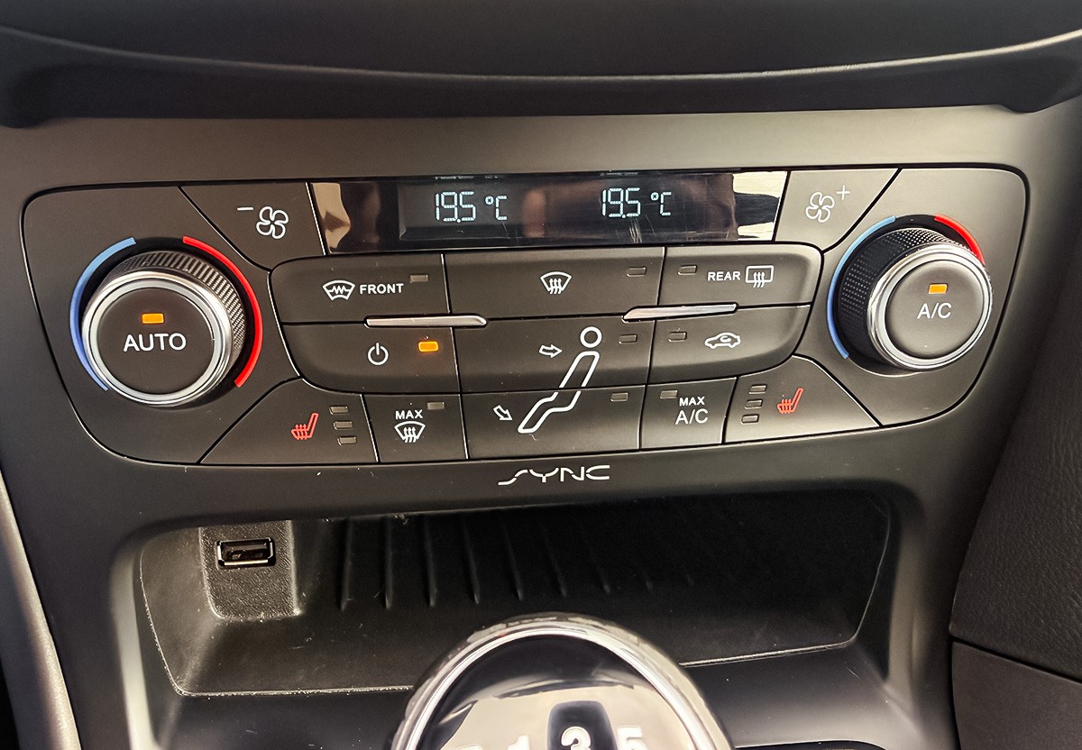 Ford Focus 1.5 TDCi Trend SHZ Easy-Driver-Paket