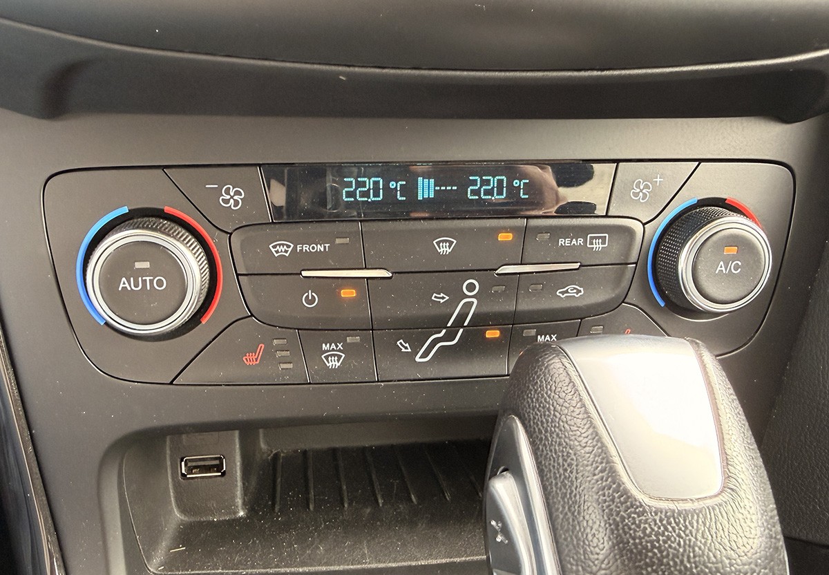 Ford Focus 2.0 TDCi Titanium SHZ RFK Navi