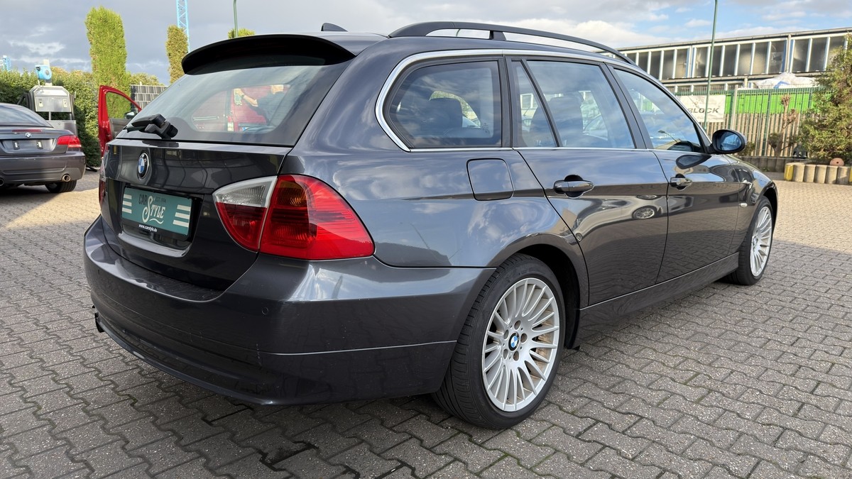 BMW 325 i xDrive Touring SHZ Bi-Xenon 