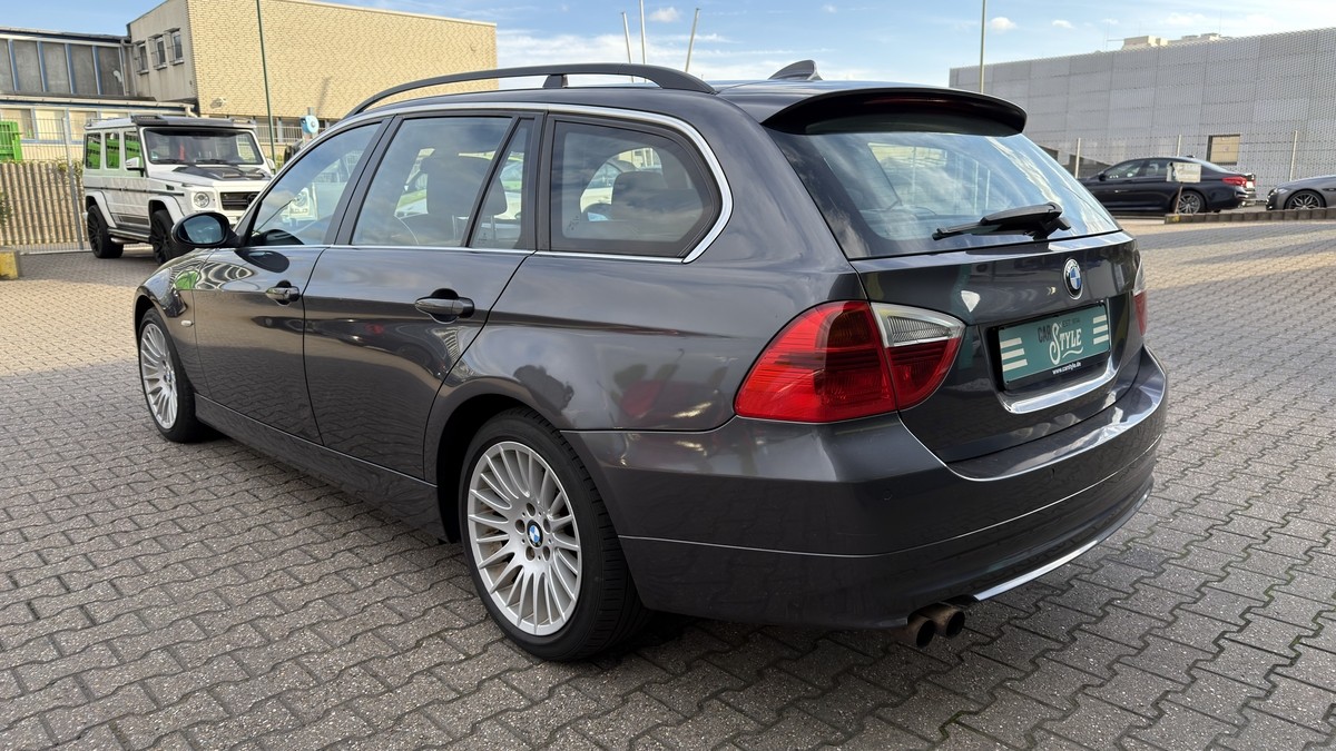 BMW 325 i xDrive Touring SHZ Bi-Xenon 