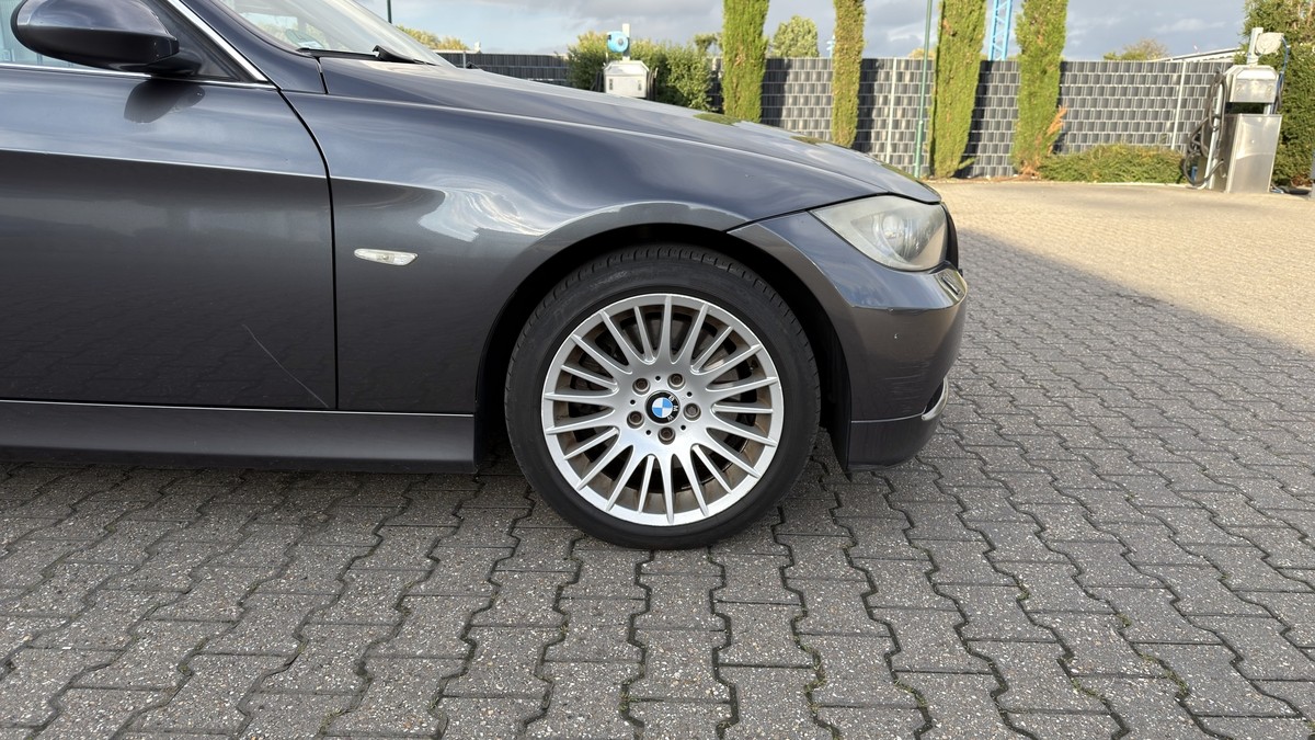 BMW 325 i xDrive Touring SHZ Bi-Xenon 