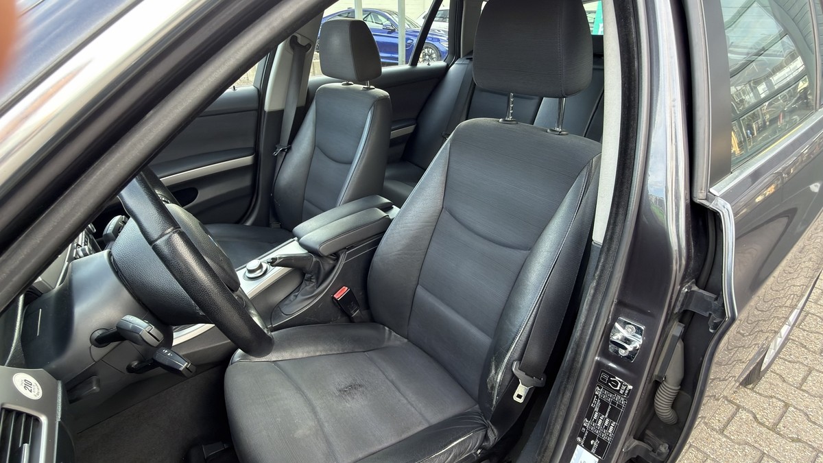 BMW 325 i xDrive Touring SHZ Bi-Xenon 