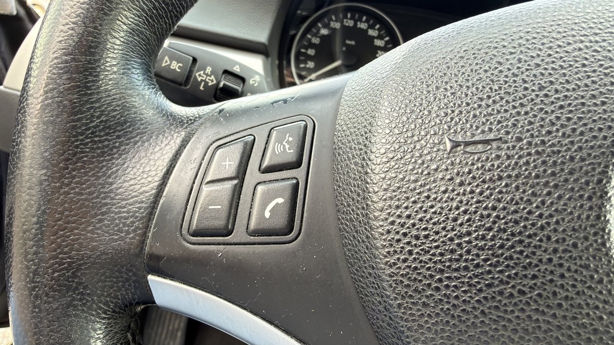 BMW 325 i xDrive Touring SHZ Bi-Xenon 