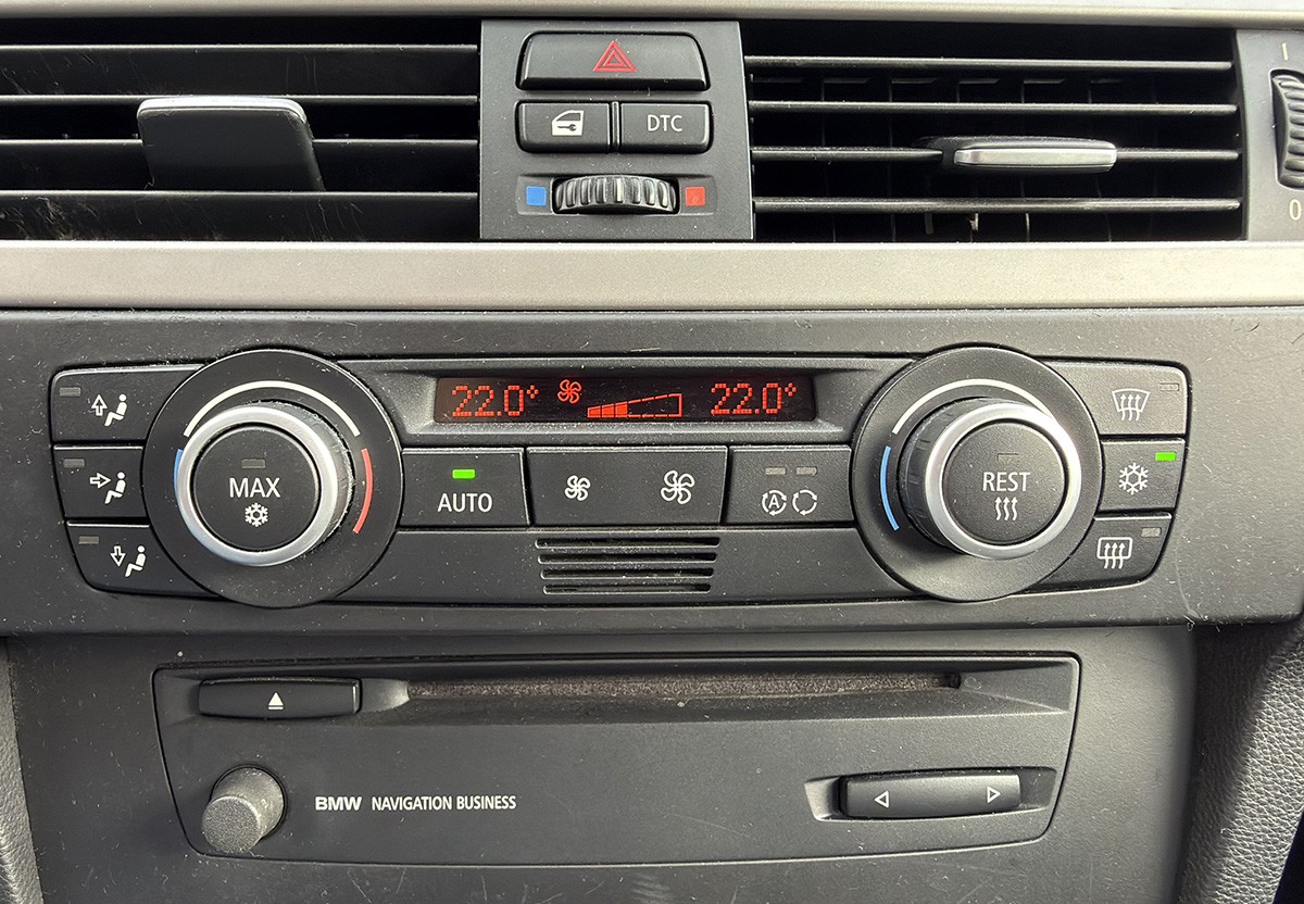 BMW 325 i xDrive Touring SHZ Bi-Xenon 