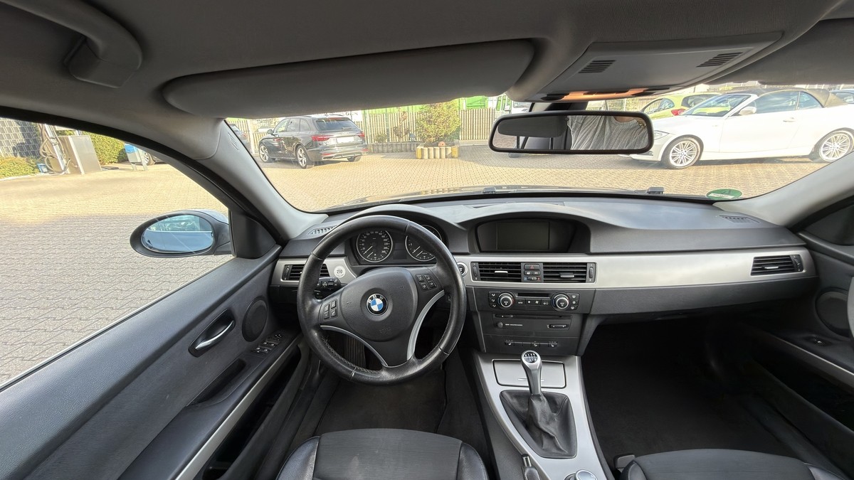 BMW 325 i xDrive Touring SHZ Bi-Xenon 