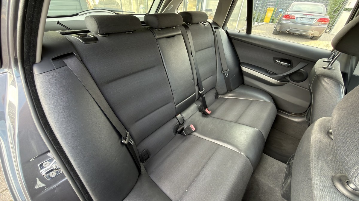BMW 325 i xDrive Touring SHZ Bi-Xenon 