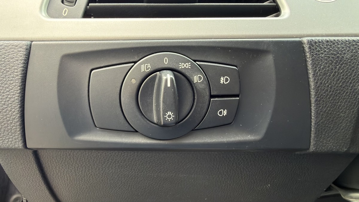 BMW 325 i xDrive Touring SHZ Bi-Xenon 