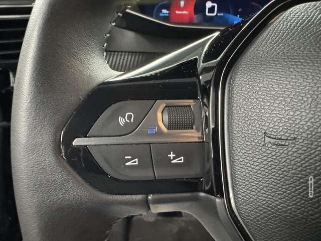 Peugeot 208 1.2 Allure Pack Navi*LED*Tempo*Kam*CarPlay*