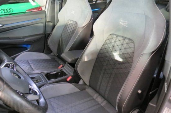 Volkswagen Golf VIII 1.5 eTSI R-Line (EURO 6d) AHZV+Matrix