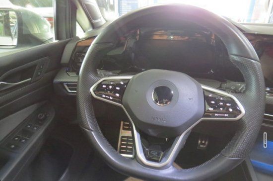Volkswagen Golf VIII 1.5 eTSI R-Line (EURO 6d) AHZV+Matrix