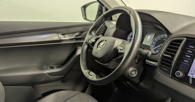 Skoda Karoq Clever 1.5 TSI DSG LED CarPlay Kessy DAB