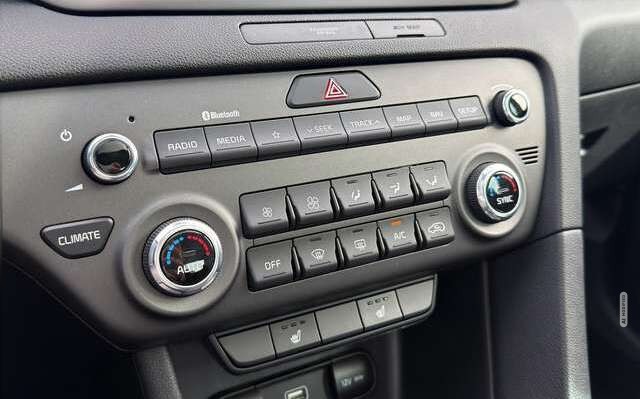Kia Sportage 1.6 T-GDI Vision 2WD KLIMA / TEILLEDER / PANORAMA
