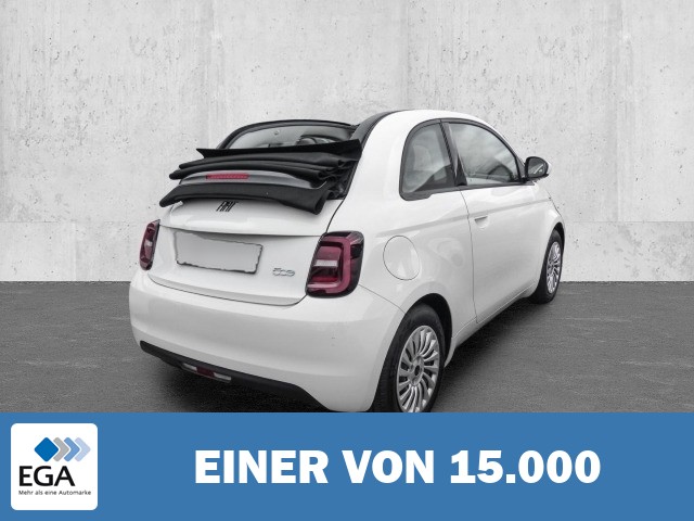 Fiat 500e Memory Sitze Apple CarPlay Android Auto Klimaautom Fahrerprofil DAB Ambient