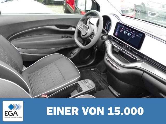Fiat 500e Memory Sitze Apple CarPlay Android Auto Klimaautom Fahrerprofil DAB Ambient
