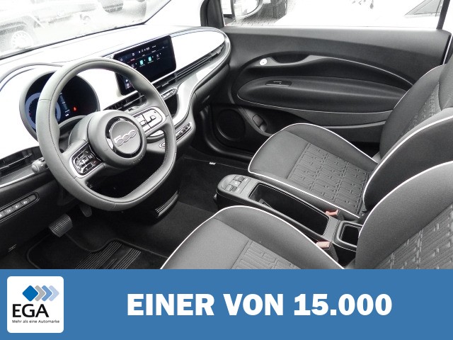 Fiat 500e Memory Sitze Apple CarPlay Android Auto Klimaautom Fahrerprofil DAB Ambient