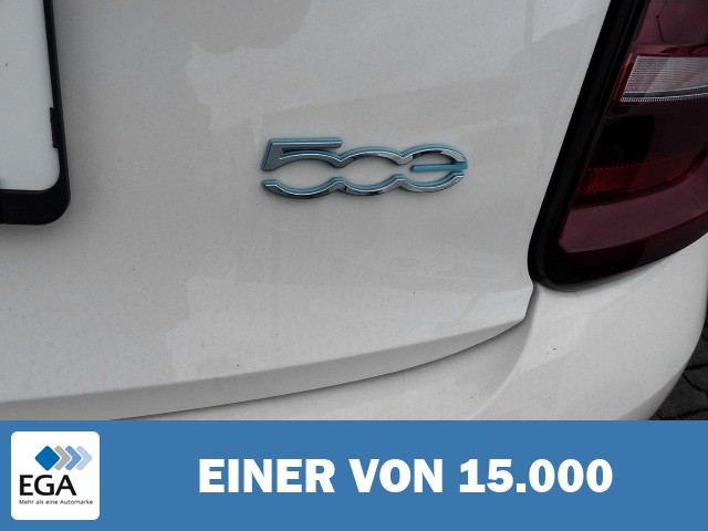 Fiat 500e Memory Sitze Apple CarPlay Android Auto Klimaautom Fahrerprofil DAB Ambient