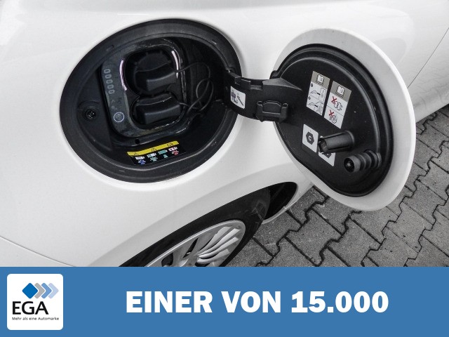 Fiat 500e Memory Sitze Apple CarPlay Android Auto Klimaautom Fahrerprofil DAB Ambient