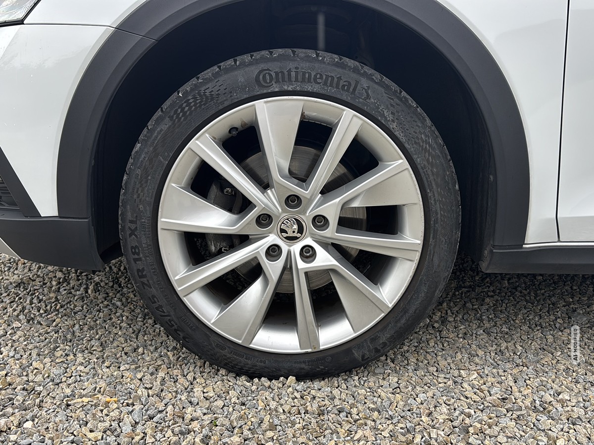 Skoda Octavia Combi 2.0 TDI DPF Scout 4x4 *LED*SHZ*LRH*NAVI*KLIMA