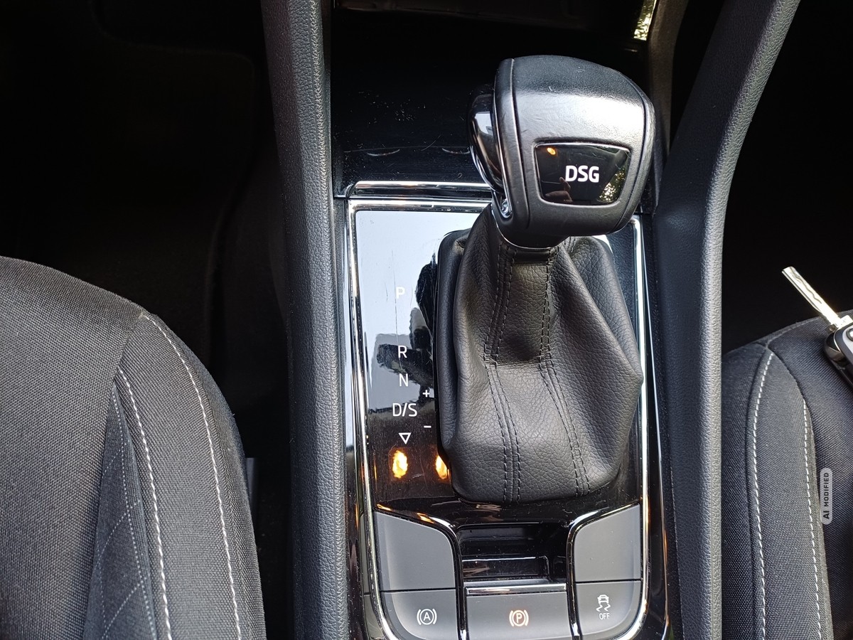 Skoda Karoq 1.0 TSI AMBITION DSG GREEN-TEC ALU KLIMA LED TEMPO PDC