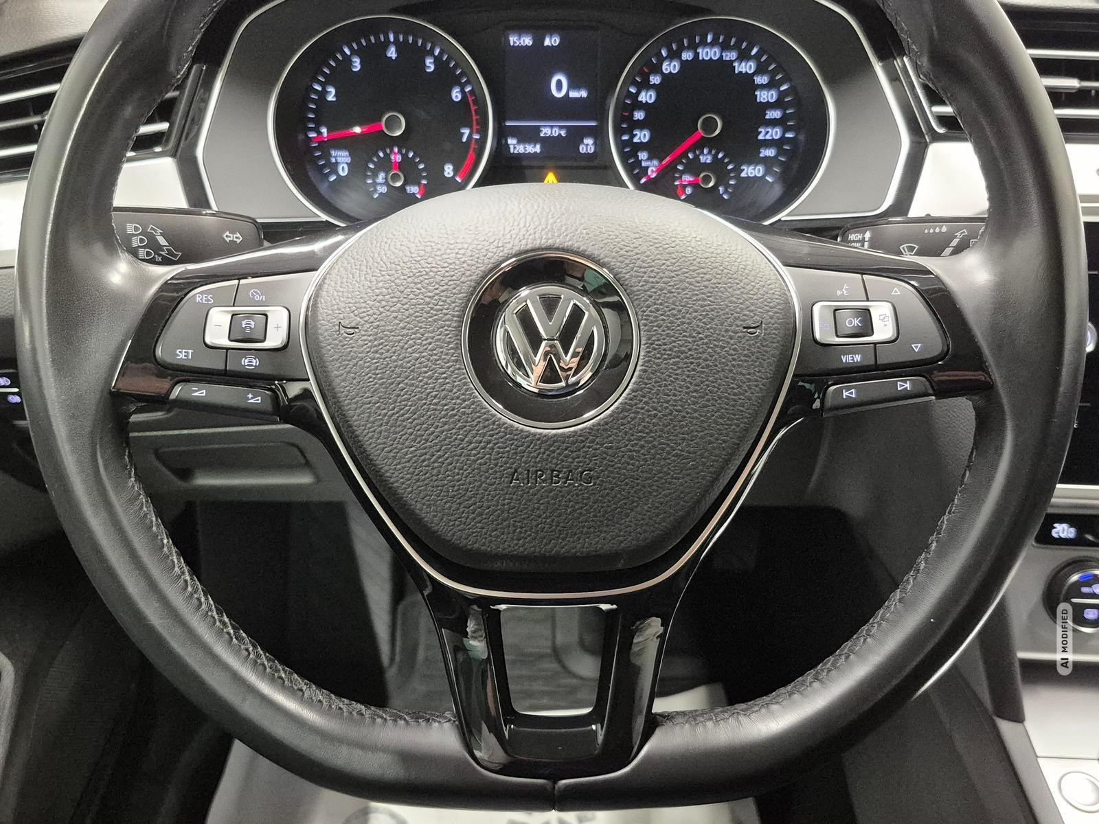Volkswagen Passat Variant LED/Navi/SHZ/ACC/PDC/BT/16-LM