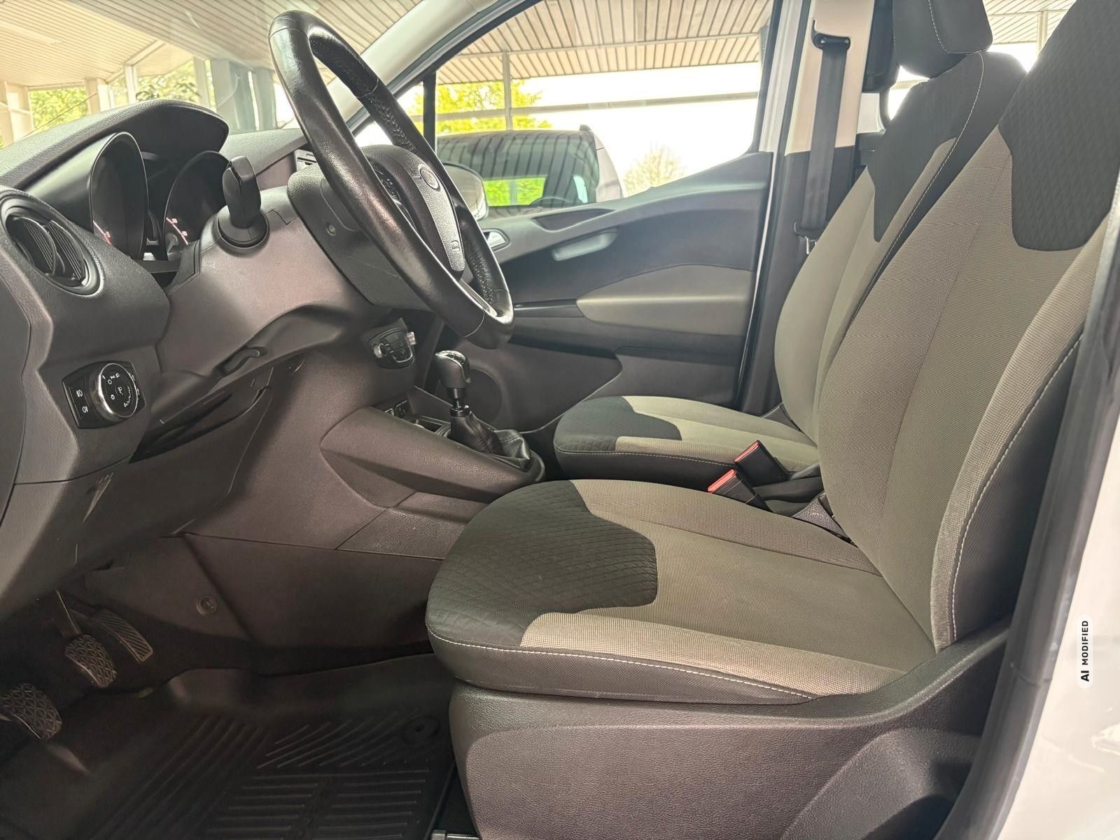 Ford Transit Courier Kombi Trend *SHZ PDC ISO u.v.m*