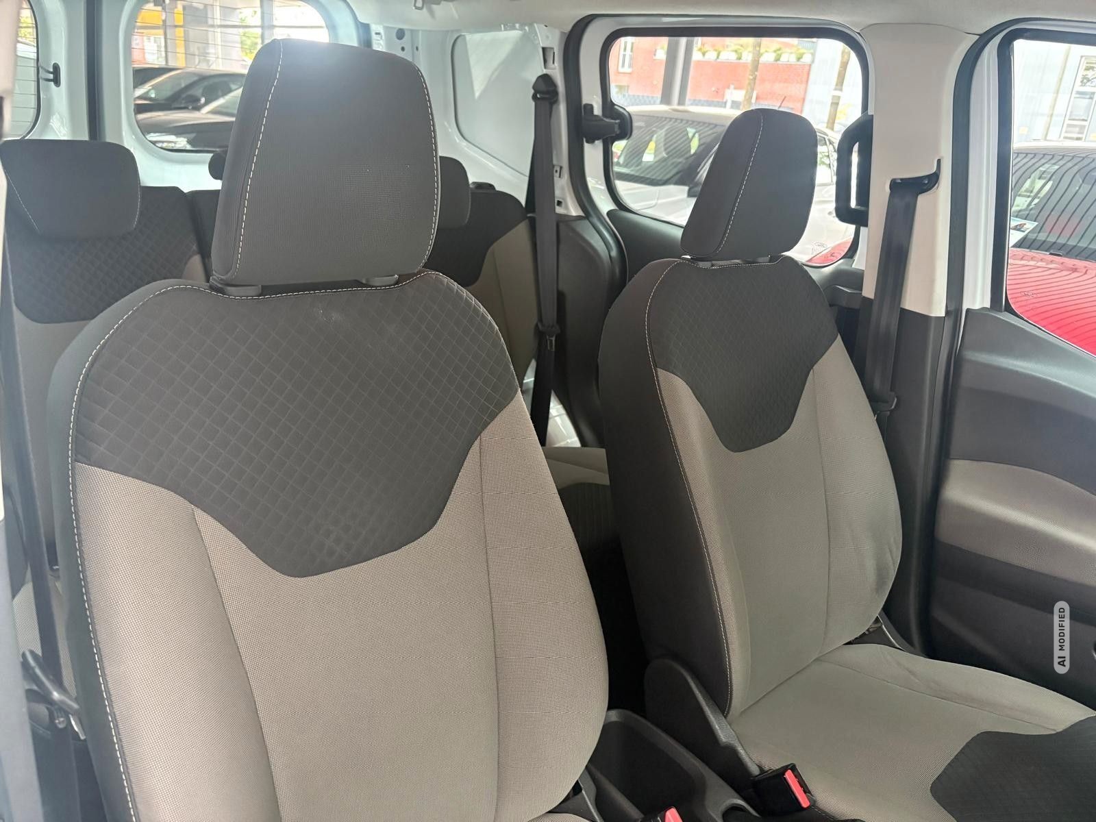 Ford Transit Courier Kombi Trend *SHZ PDC ISO u.v.m*