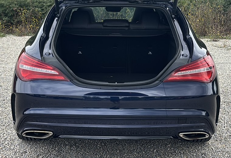 Mercedes-Benz CLA 220 Shooting Brake AMG Line 4Matic *LED*SHZ*AHZV*NAVI