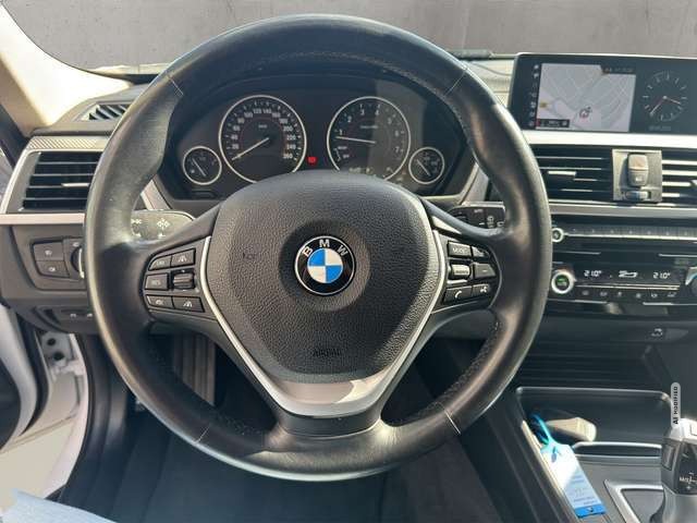 BMW 320 i xDrive Sport Line +ACC+NAVIGATION+HEAD-UP+