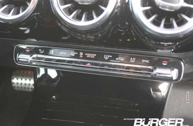 Mercedes-Benz CLA 220 AMG *Geräusche Motor* Navi ACC Kamera SitzHZG LED