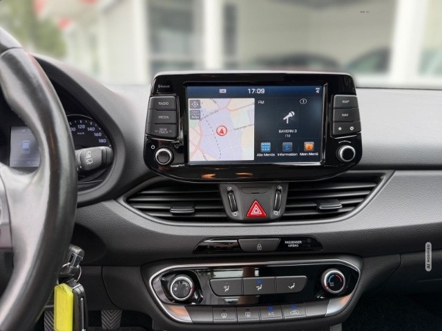 Hyundai i30 Select 1.4 Navi Apple CarPlay Android Auto Fahrerprofil WLAN Kom-paket