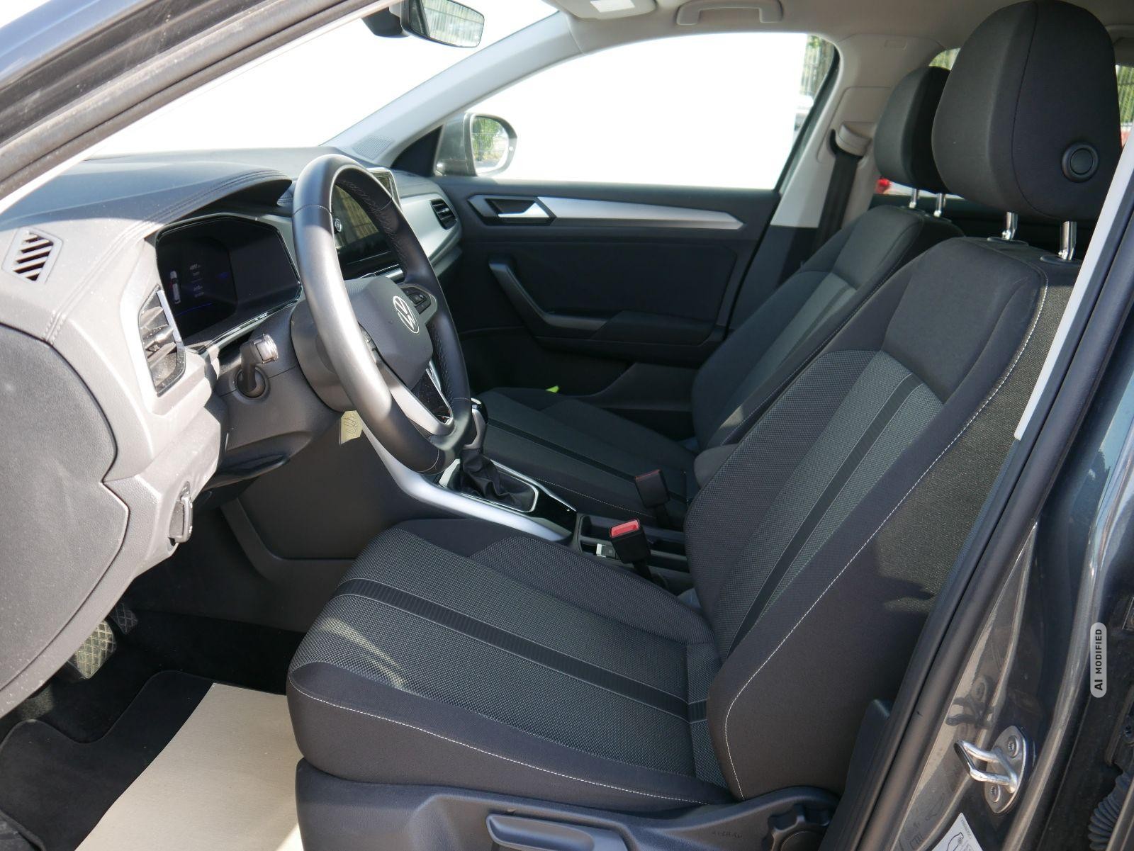 Volkswagen T-Roc 1.5 TSI  DSG Life*NAVI-ÜBER-SMARTLINK*PDC*LED*SHZ*KLIMA*DAB