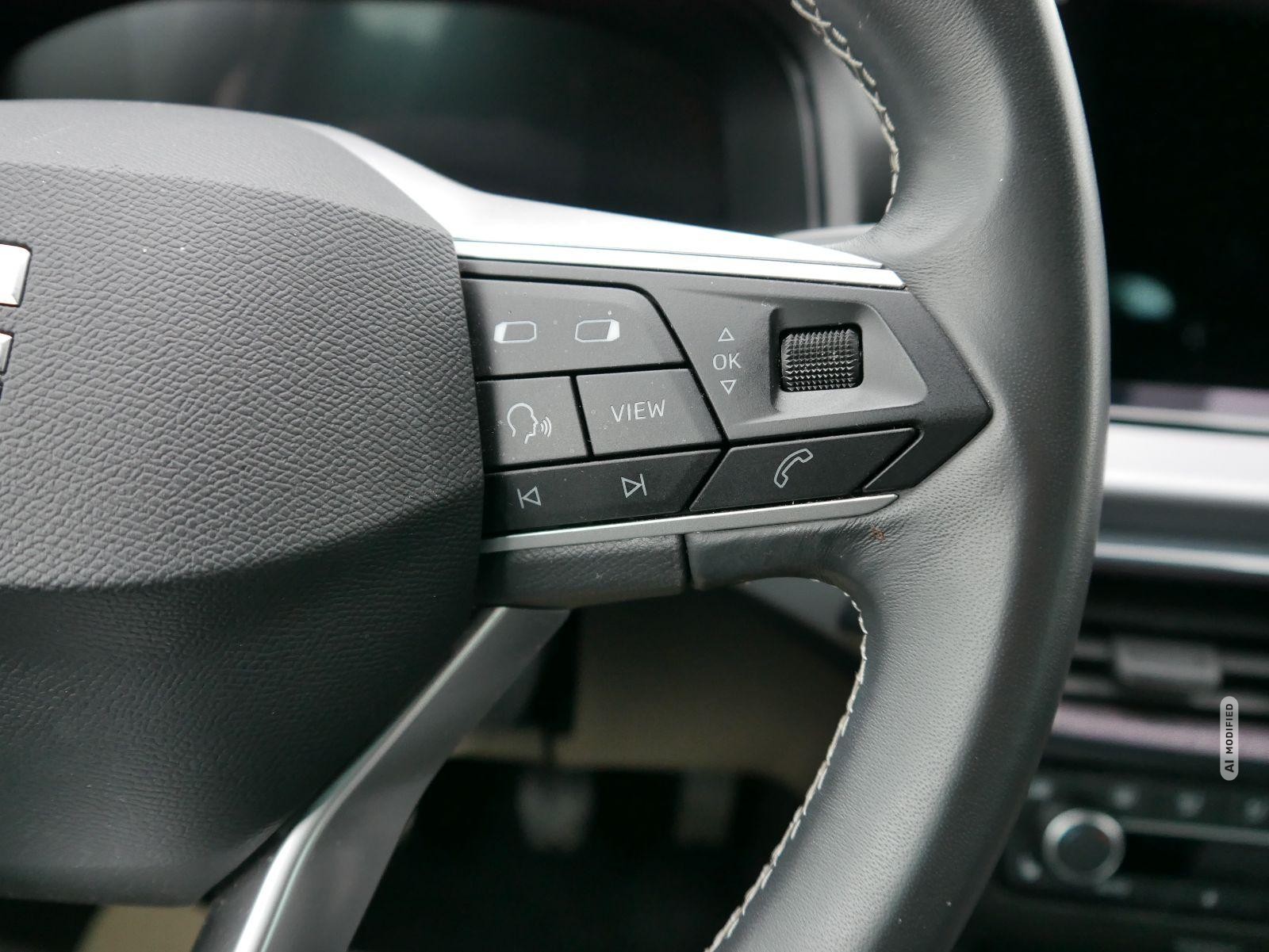 Seat Ibiza 1.0 TSI Xcellence*NAVI*PDC-HI*LED*SHZ*SMARTLINK*KLIMA*KEYLESS-GO