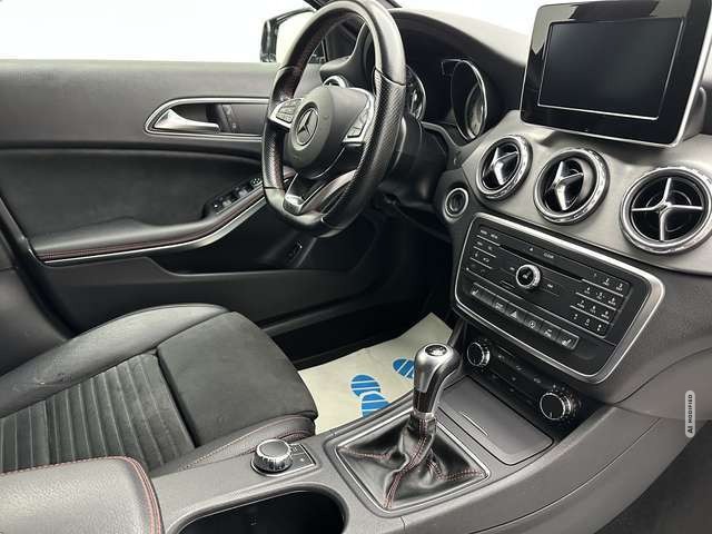 Mercedes-Benz GLA 180 AMG-LINE 
