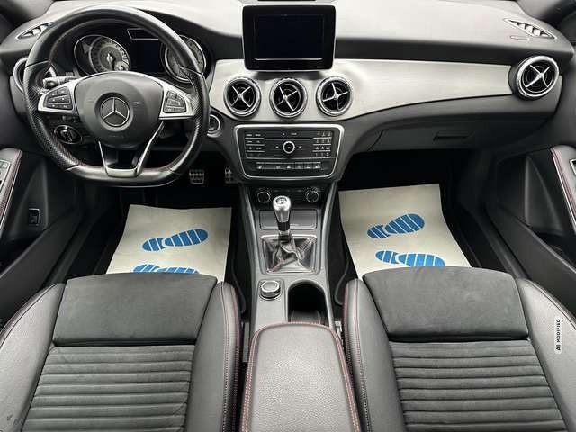 Mercedes-Benz GLA 180 AMG-LINE 