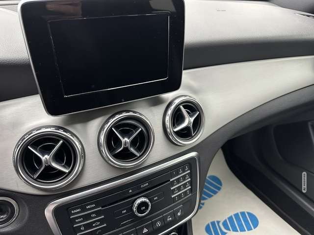 Mercedes-Benz GLA 180 AMG-LINE 