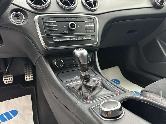 Mercedes-Benz GLA 180 AMG-LINE 