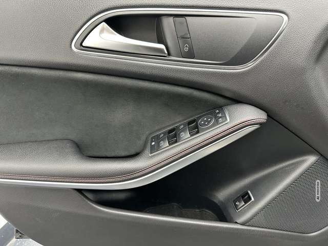 Mercedes-Benz GLA 180 AMG-LINE 