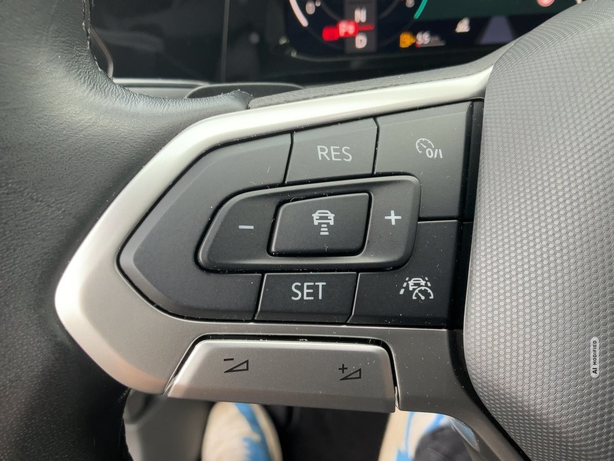 Volkswagen Golf VIII 1.5 eTSI Life ACC,AHK,AUTOM.,LED,Navi