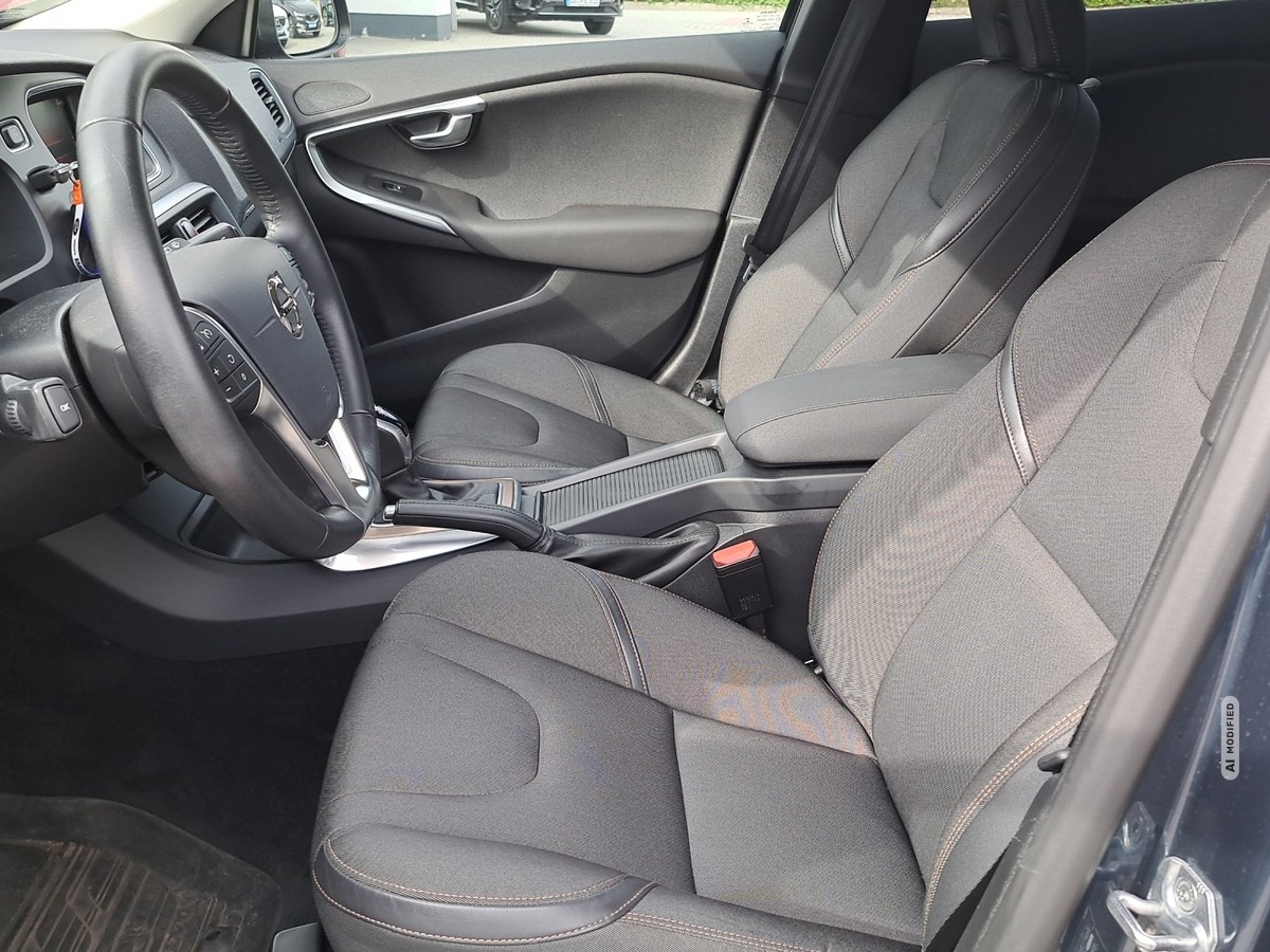Volvo V40 Cross Country T3 Geartronic Autom.*NAVI*LED*Scheibenheiz
