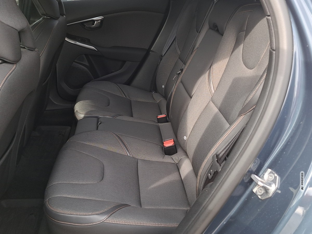 Volvo V40 Cross Country T3 Geartronic Autom.*NAVI*LED*Scheibenheiz