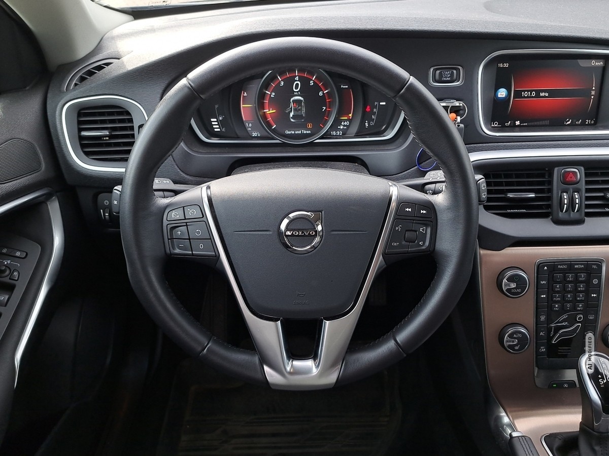 Volvo V40 Cross Country T3 Geartronic Autom.*NAVI*LED*Scheibenheiz