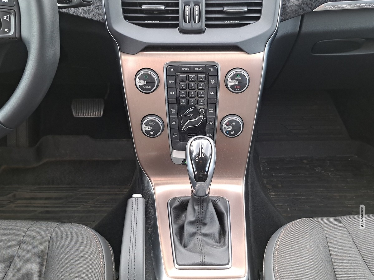 Volvo V40 Cross Country T3 Geartronic Autom.*NAVI*LED*Scheibenheiz