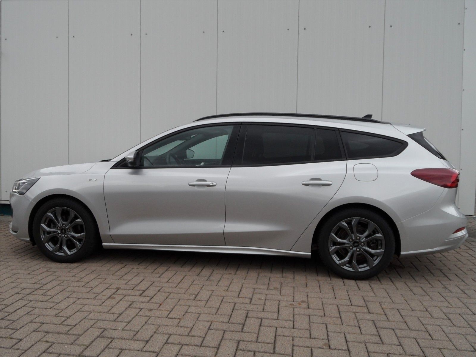 Ford Focus Turnier ST-Line X+Cam+Panoramadach+AHK+AT