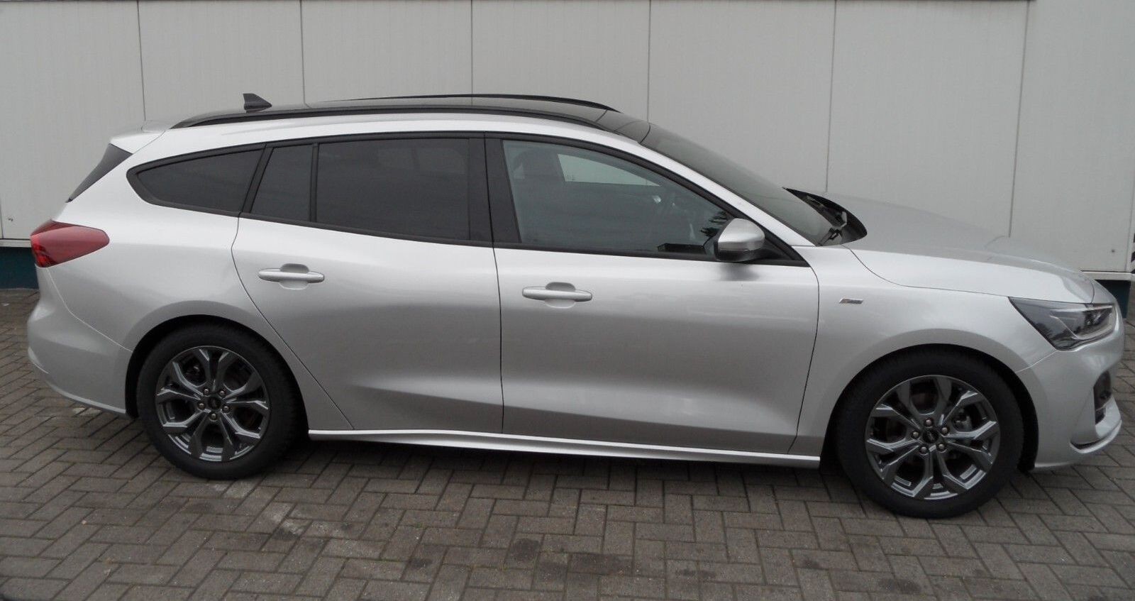 Ford Focus Turnier ST-Line X+Cam+Panoramadach+AHK+AT
